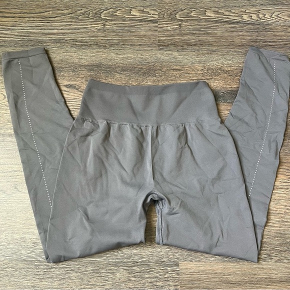 Gymshark Purple Mauv Leggings - Picture 3 of 6